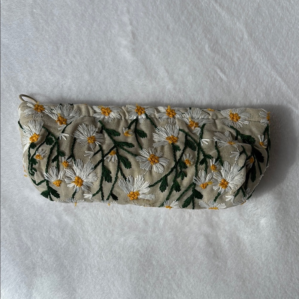 Sozakka Floral Embroidered Pouch - Picture 3 of 8